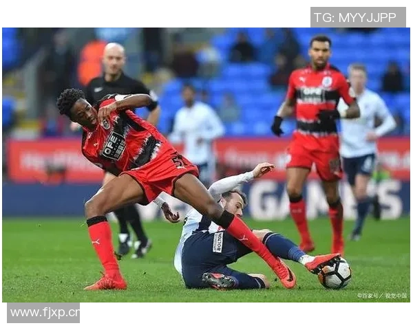 沙尔克04遭遇三连败球迷担忧团队前景