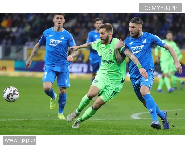 夏尔克04艰难战平法兰克福，保住了一线生机